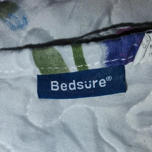 Reversible Floral Quilt with Pink and Blue Accents - Picture 2 of 4